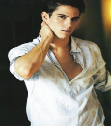 Sean Faris Model